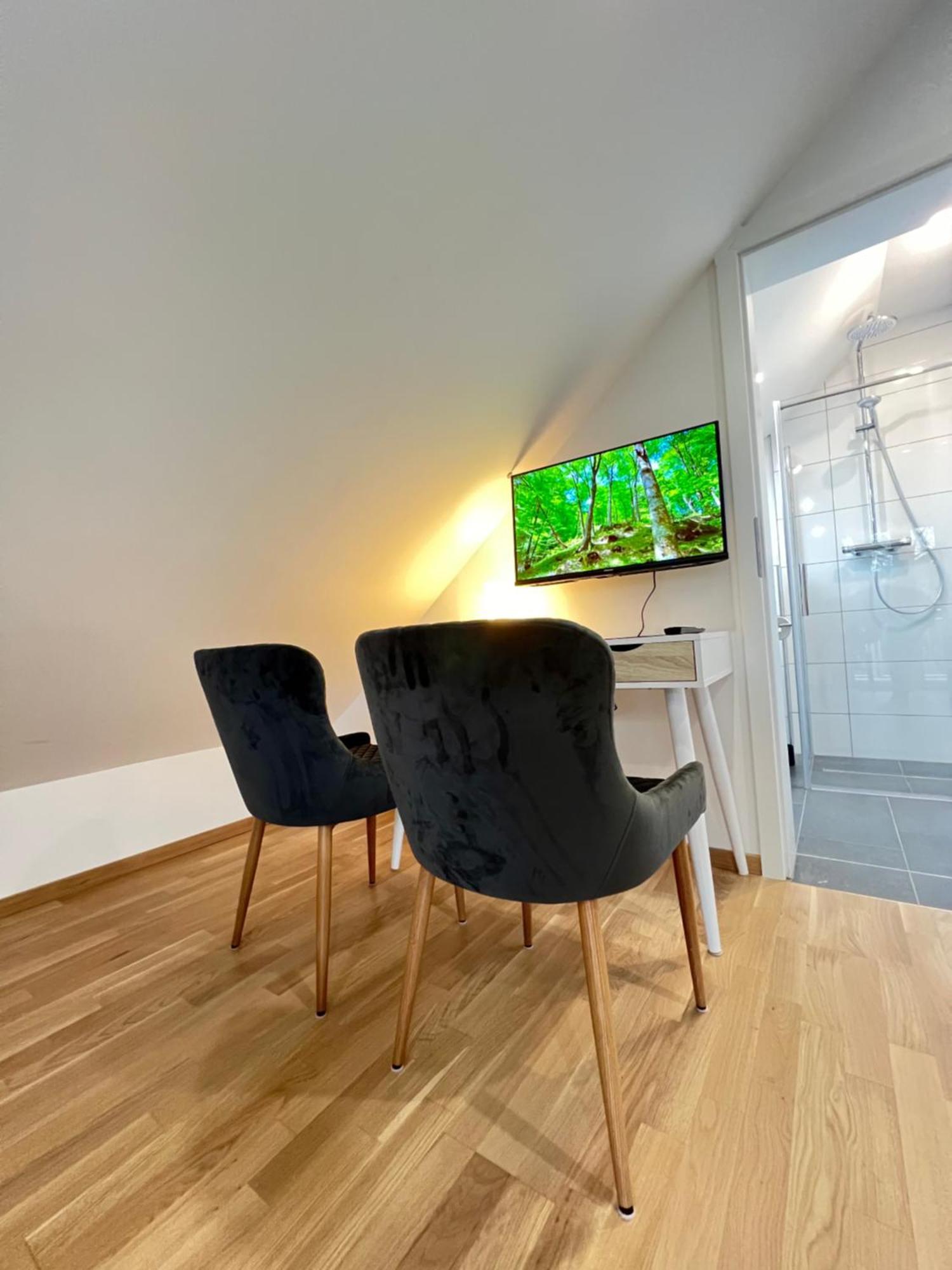 Charmantes Studio-Apartment Im Herzen Von Neureut - Fussbodenheizung, Regendusche, Waschmaschine, Stellplatz Karlsruhe Exterior foto