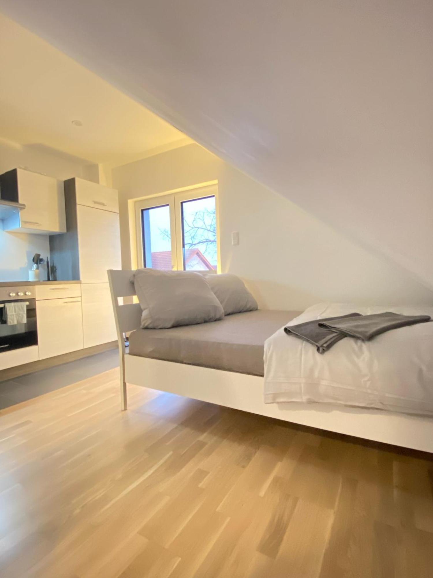 Charmantes Studio-Apartment Im Herzen Von Neureut - Fussbodenheizung, Regendusche, Waschmaschine, Stellplatz Karlsruhe Exterior foto