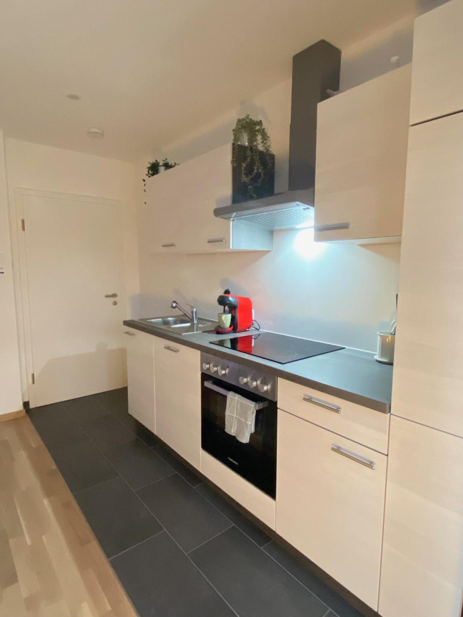 Charmantes Studio-Apartment Im Herzen Von Neureut - Fussbodenheizung, Regendusche, Waschmaschine, Stellplatz Karlsruhe Exterior foto